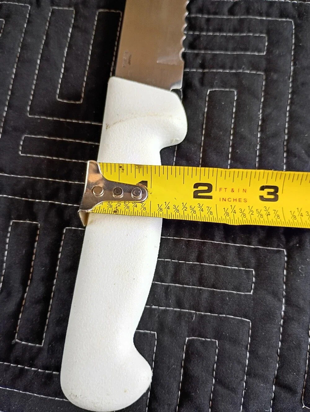 White Serrated Bread Knife with Comfortable Handle